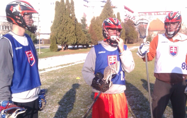 PRVÝ TRÉNING PRVÝ TRÉNING