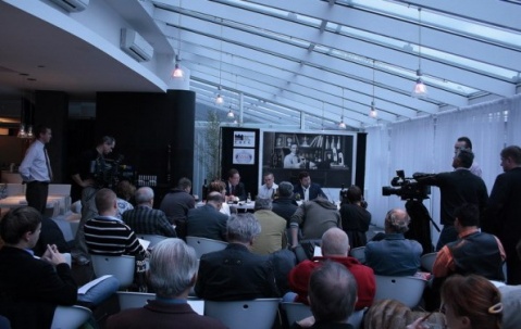 HOKEJ, VÍNO A LAKROS